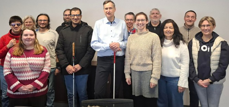 Foto der beteiligten Teilnehmer*innen und Ausbilderinnen