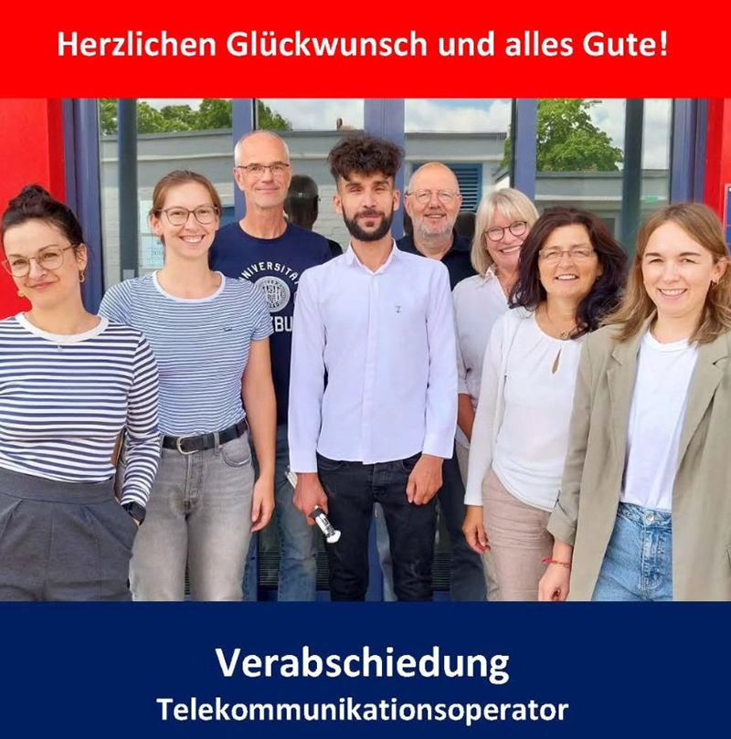 Die Absolventinnen mit Teamleiterin Christine Haupt-Kreutzer und ihren Ausbilder*innen Die absolvent*innen mit Teamleiterin Christine Haupt-Kreutzer und ihren Ausbilder*innen
