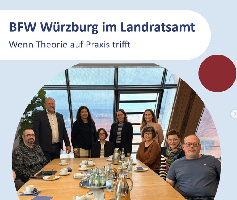 Foto Besuchergruppe und Gastgeber im Landratsamt