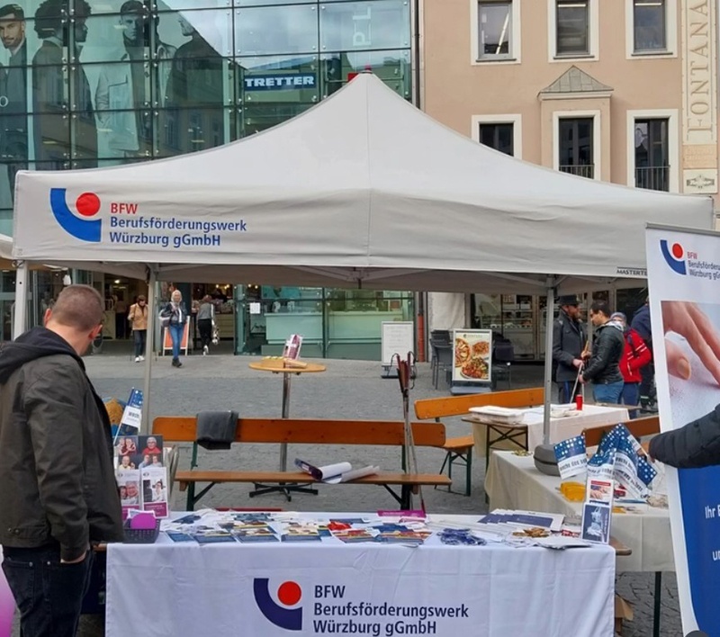 Infostand des BFW in der Würzburger Innenstadt Infostand des BFW in der Würzburger Innenstadt